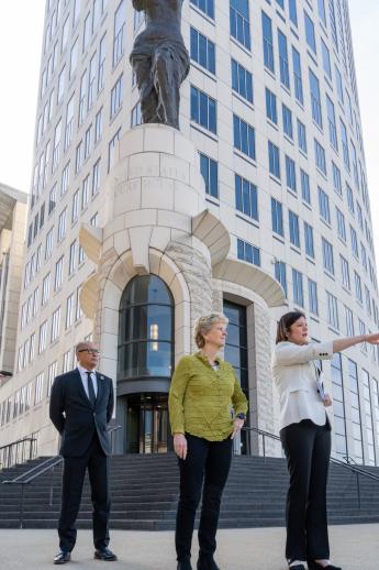 Regional Admin. Angel Dizon, Administrator Robin Carnahan and Regional Chief Architect Mariah McGunigle on the Stokes plaza